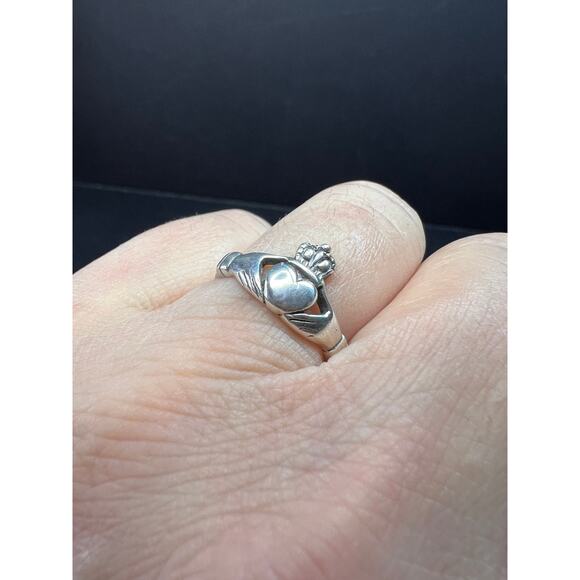 Vintage claddagh sterling silver ring size 6 - Picture 4 of 15